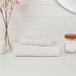 Ogee Towel White - Thresholdâ˘